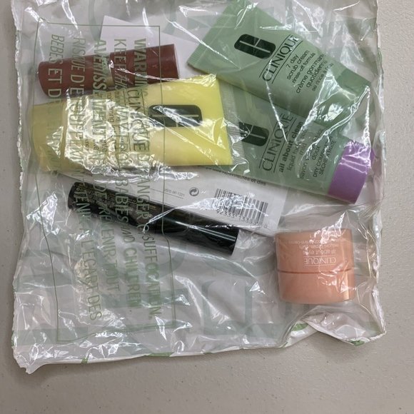 Clinique Lot of 8 Travel Sizes Moisture Surge Scrub Lotion + Makeup Pouch - Picture 1 of 7